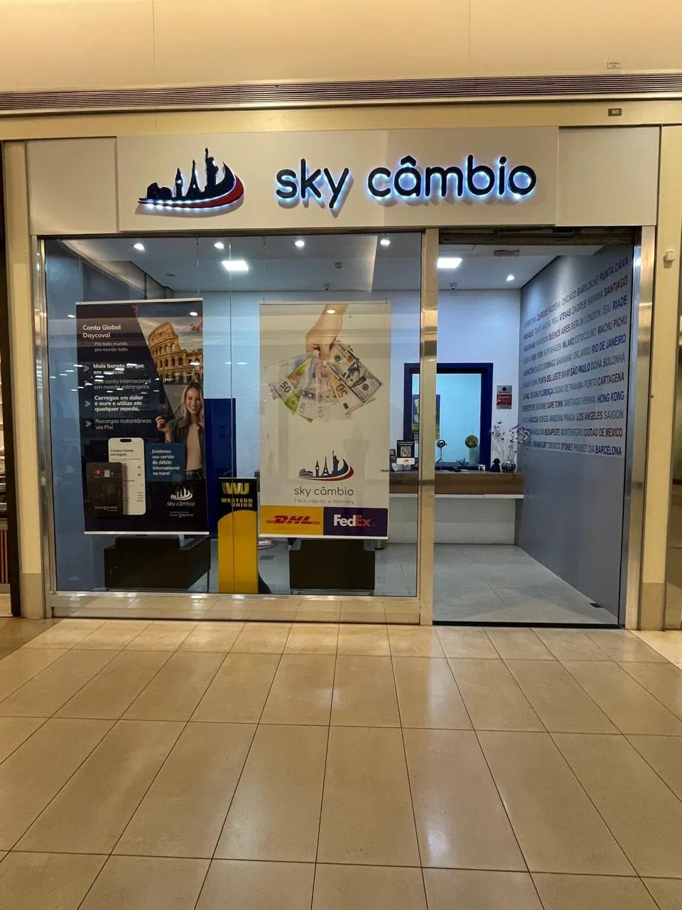 Fachada da Sky Câmbio no Golden Square Shopping